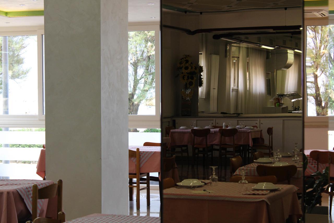 Hotel Dei Galli Senigallia Buitenkant foto